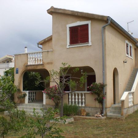 Apartmani Vesna วีร์ ภายนอก รูปภาพ