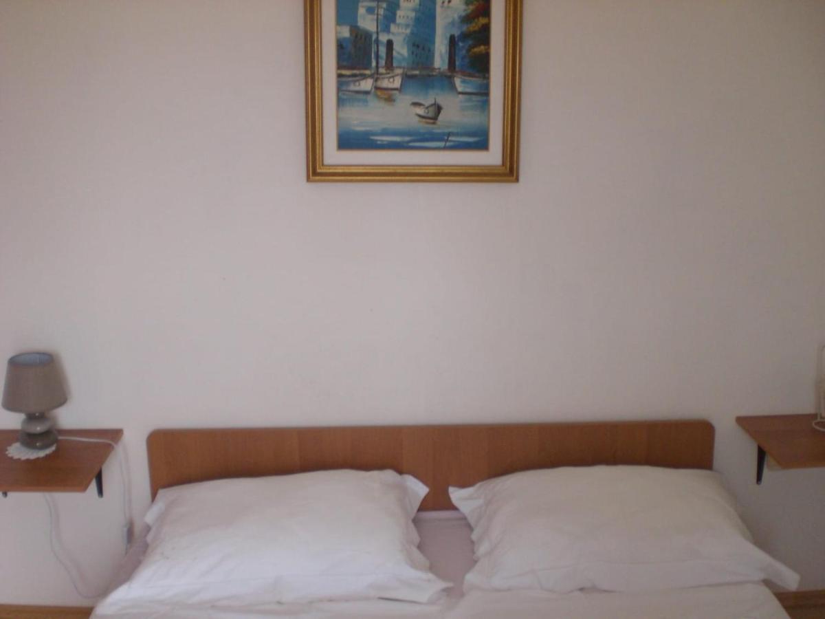 Apartmani Vesna วีร์ ภายนอก รูปภาพ
