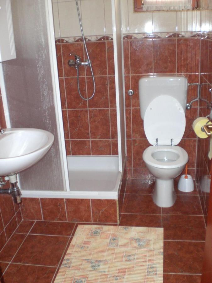 Apartmani Vesna วีร์ ภายนอก รูปภาพ