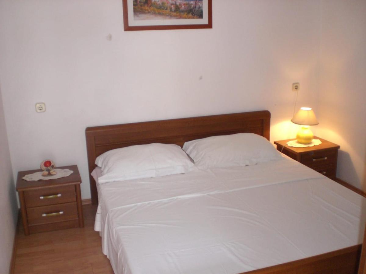 Apartmani Vesna วีร์ ภายนอก รูปภาพ