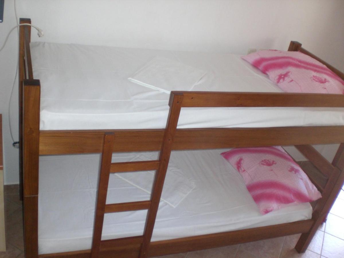 Apartmani Vesna วีร์ ภายนอก รูปภาพ