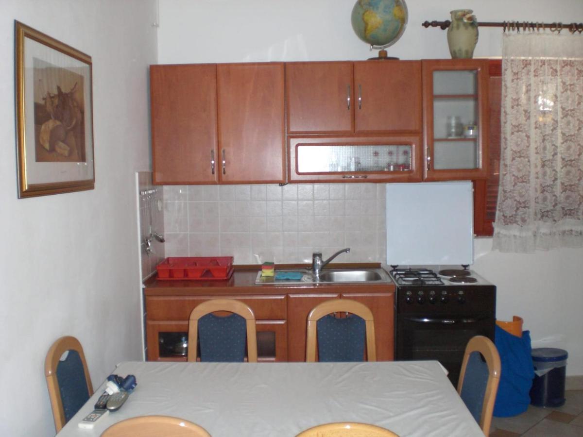 Apartmani Vesna วีร์ ภายนอก รูปภาพ