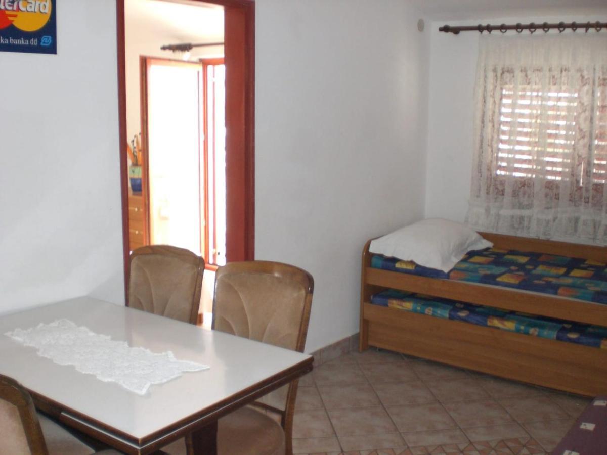 Apartmani Vesna วีร์ ภายนอก รูปภาพ