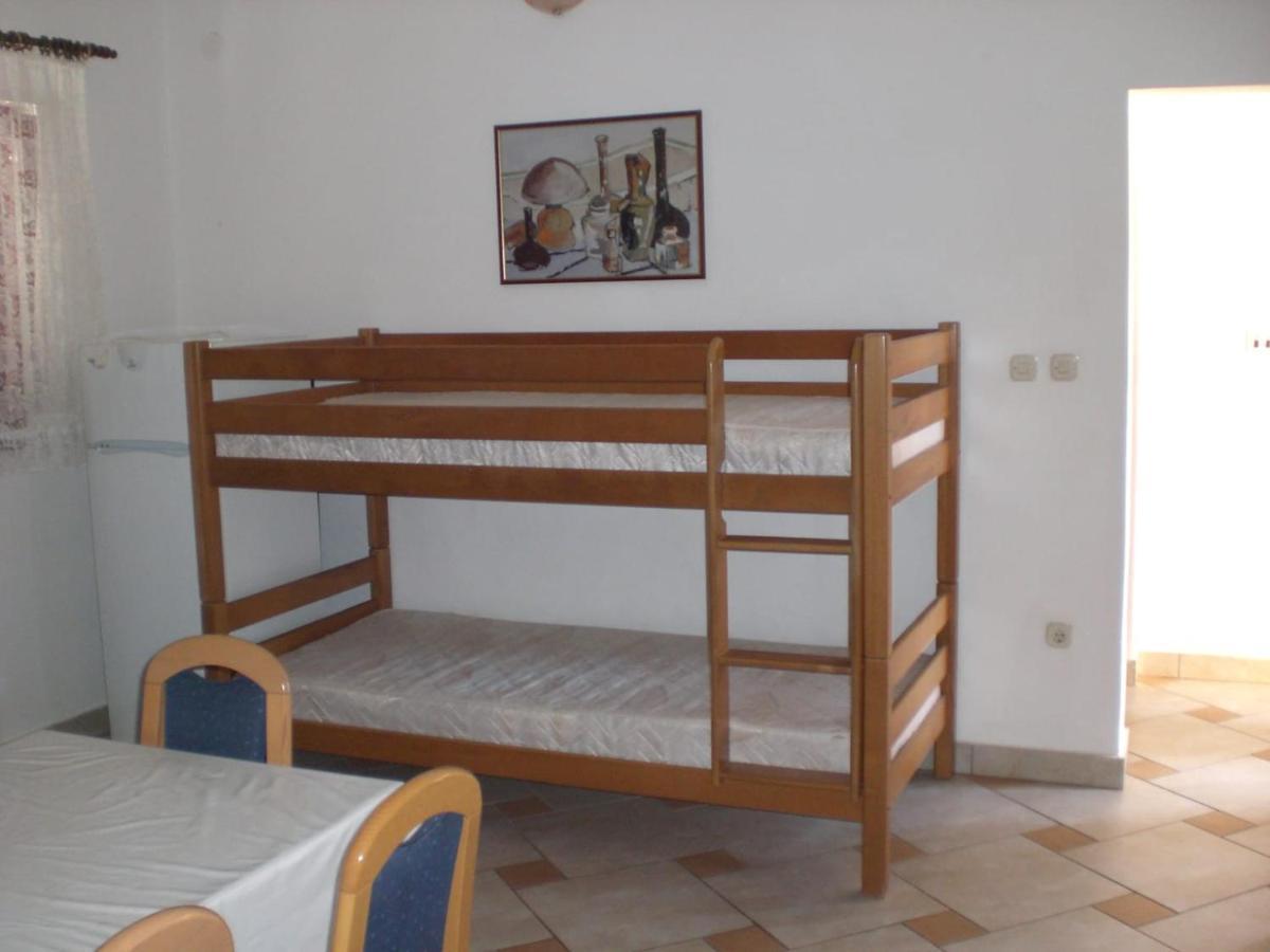 Apartmani Vesna วีร์ ภายนอก รูปภาพ
