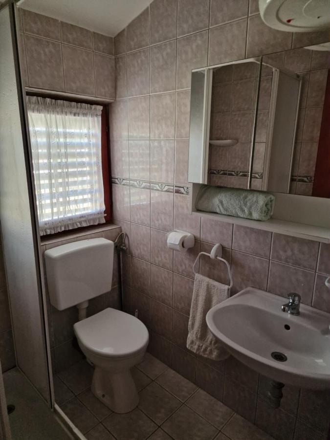 Apartmani Vesna วีร์ ภายนอก รูปภาพ