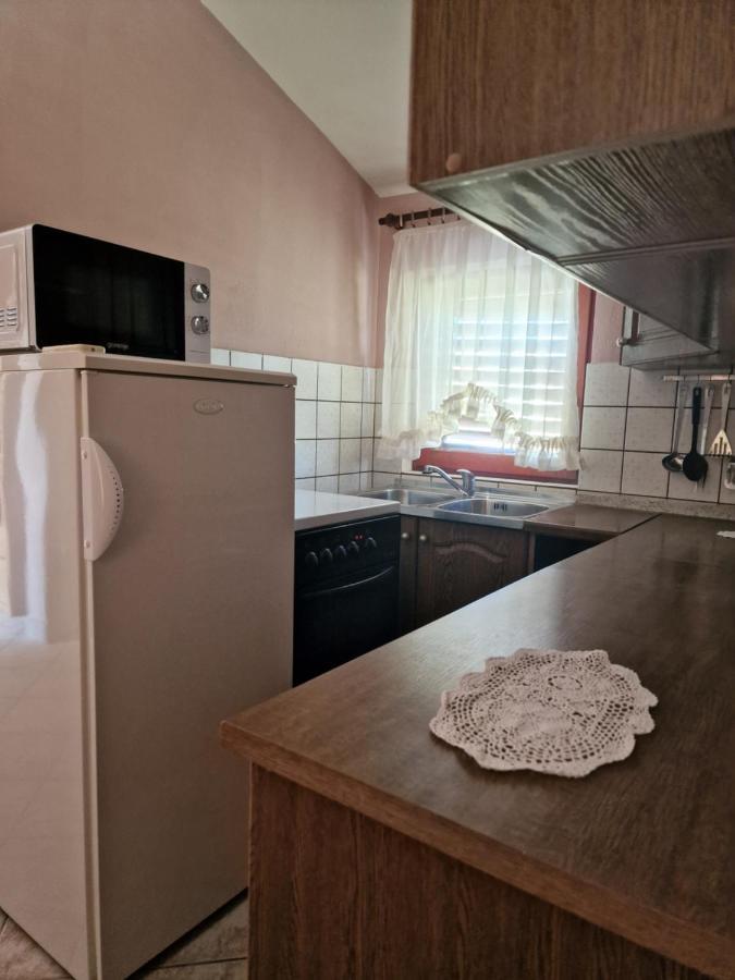 Apartmani Vesna วีร์ ภายนอก รูปภาพ