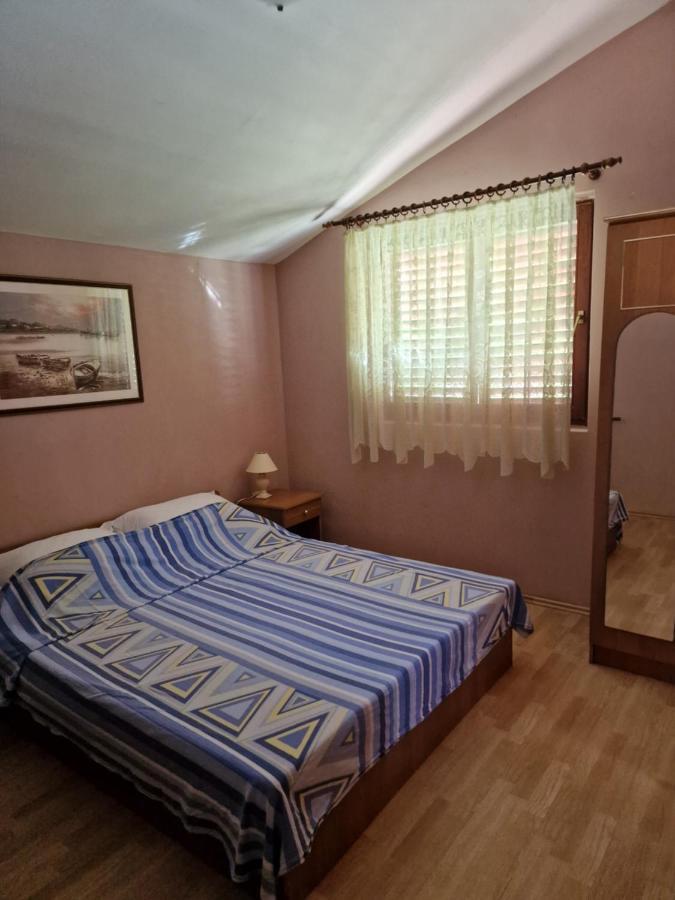 Apartmani Vesna วีร์ ภายนอก รูปภาพ