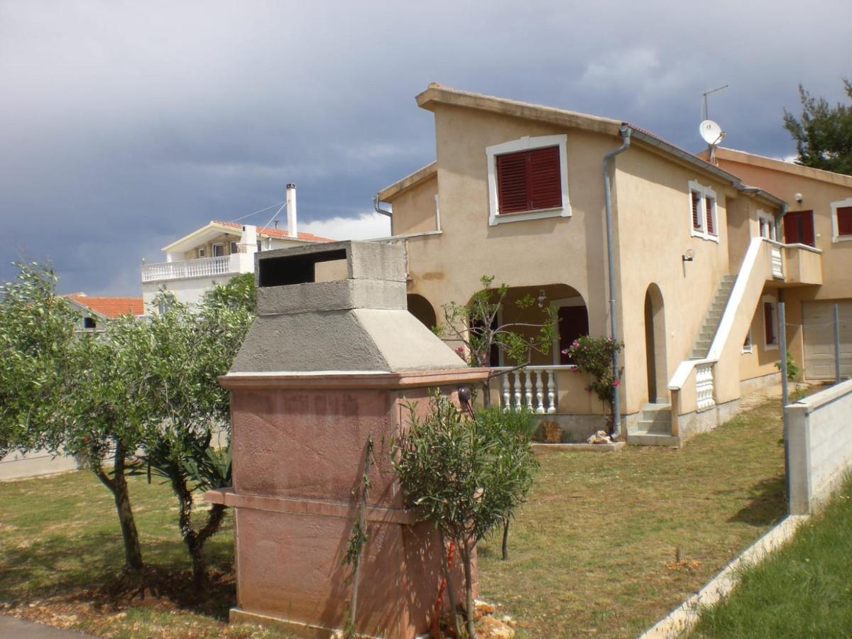Apartmani Vesna วีร์ ภายนอก รูปภาพ